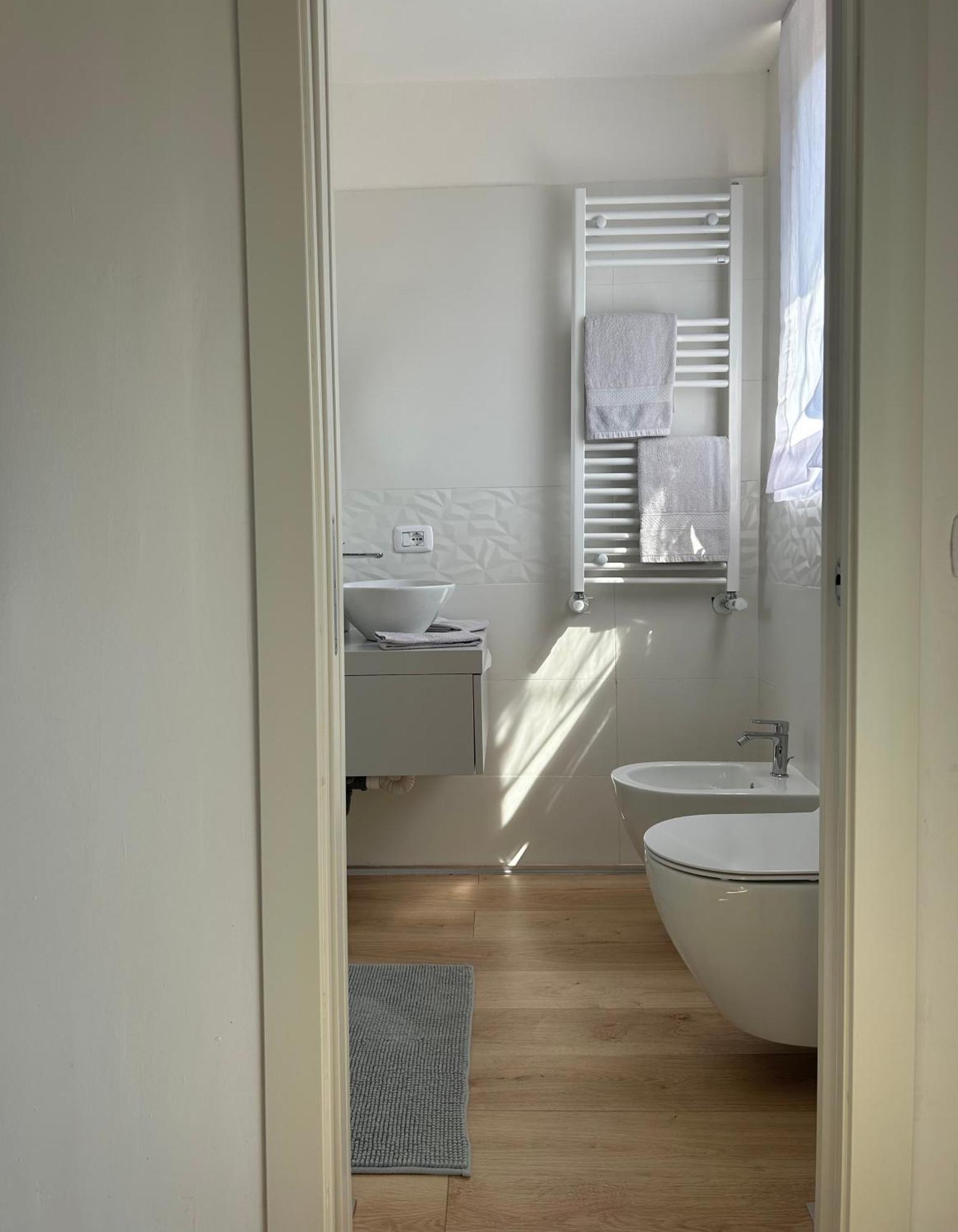 V&C Home Rental Specialist Appartamenti Fronte Lago Maggiore Germignaga Exteriér fotografie